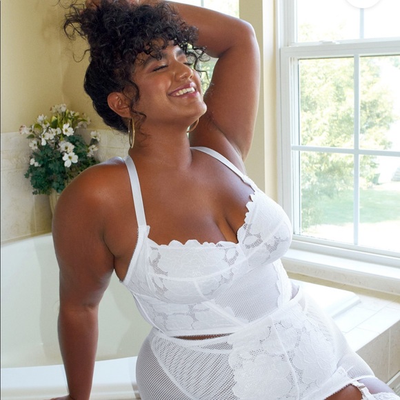 Savage X Fenty Other - White Floral Glow Lace Bustier + Backless Garter